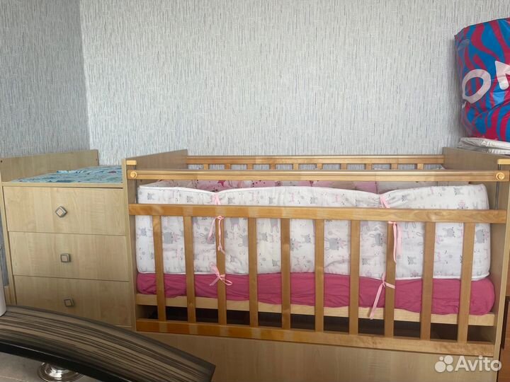 Детская кроватка с пеленальным комодом