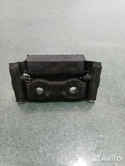 Ответная часть замка багажника Mercedes-Benz