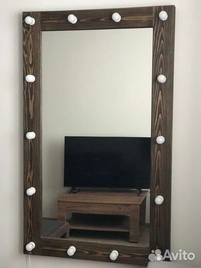 Гримерное зеркало с лампами