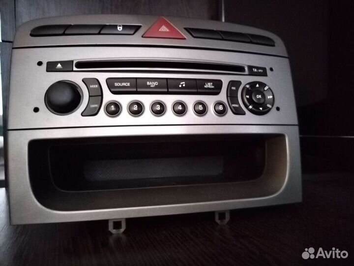 Магнитола на Peugeot 308