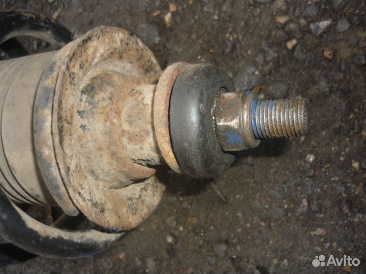 Стойка передняя правая Шкода Октавия Тур