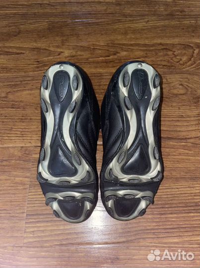 Футбольные бутсы, защита голени