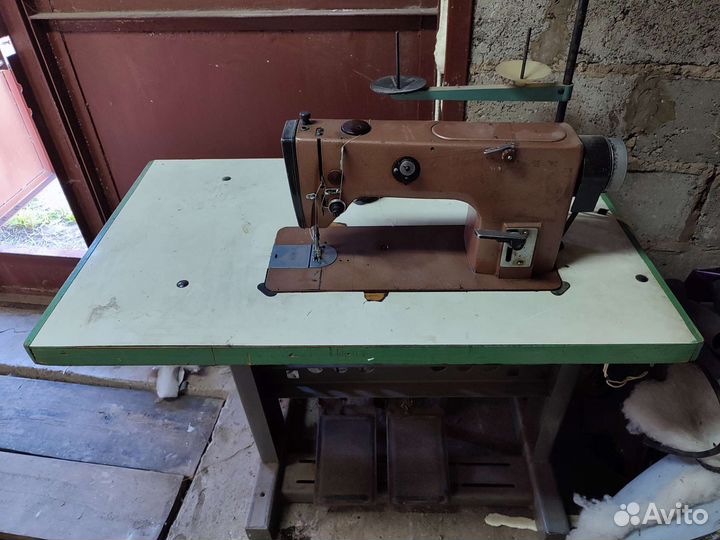 Швейная машина 1022класа