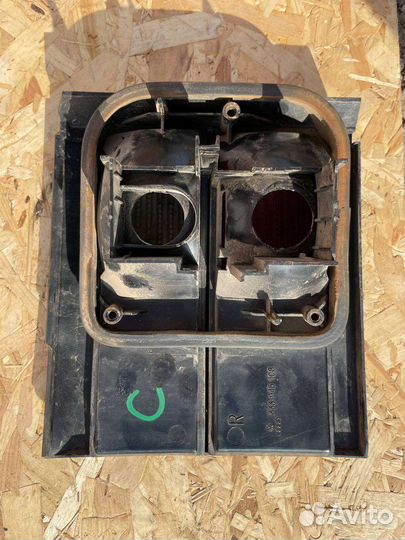 Фонарь правый в крышку багажника passat b3 универс