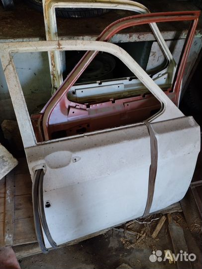 Продам двери на 24 волгу