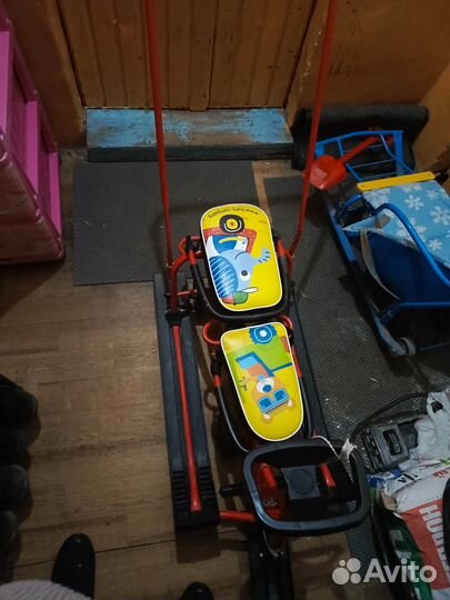 Детский снегокат с ручкой и колесами