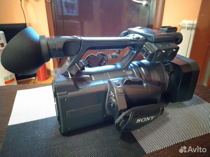 Видеокамера Sony HDR-AX2000 компл. для видеосъемки