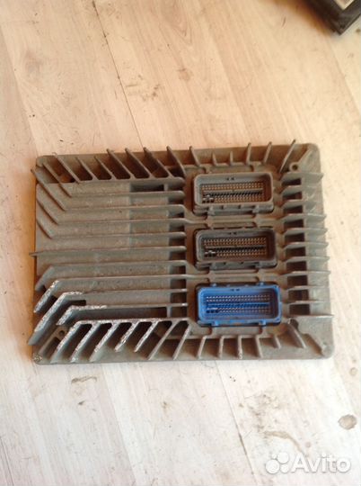 Блок управления Cadillac Srx двс 12643248