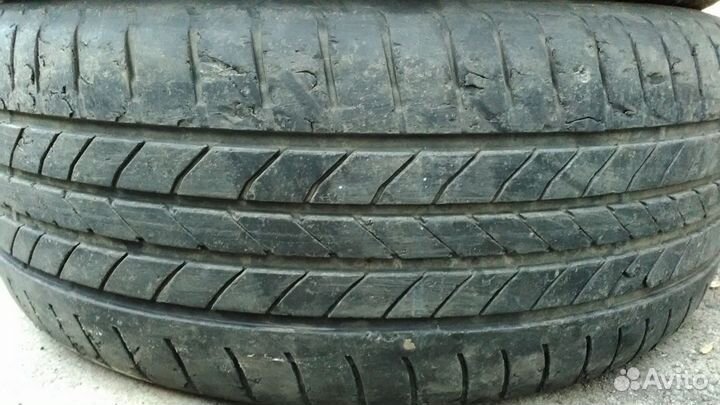 Goodyear EfficientGrip 245/45 R19