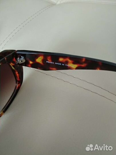 Солнцезащитные очки женские Prada
