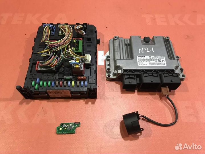 Блок управления двигателя эбу Пежо 308 1