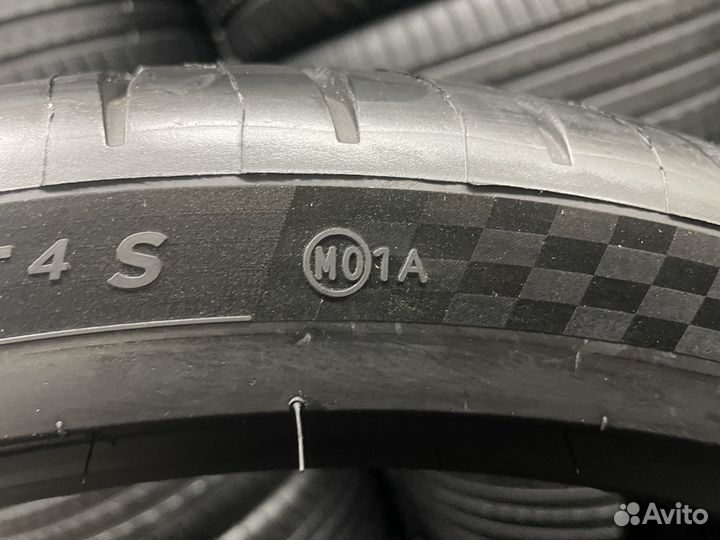 Michelin Pilot Sport 4 S 305/30 R21 и 275/35 R21 104Y