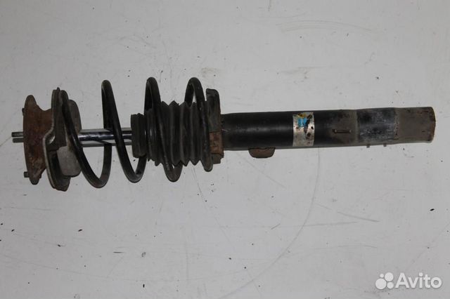 Стойка амортизатора передняя левая BMW 3