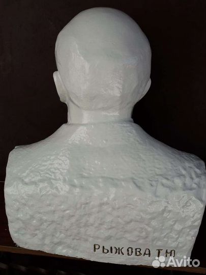 Гипсовый бюст Ленина