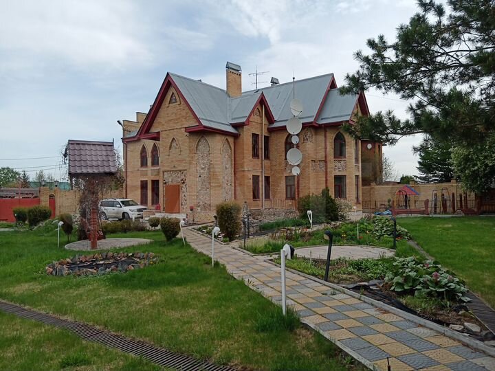 Дом 386,7 м² на участке 27,9 сот.