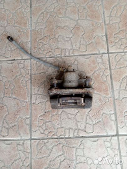 Супорт задний левый на киа сид 2011г