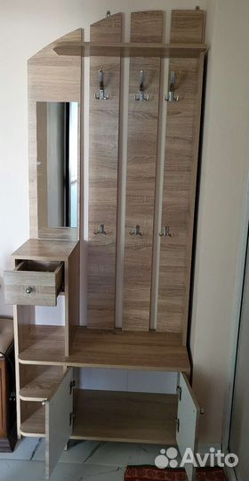 Прихожая с вешалками,обувницой