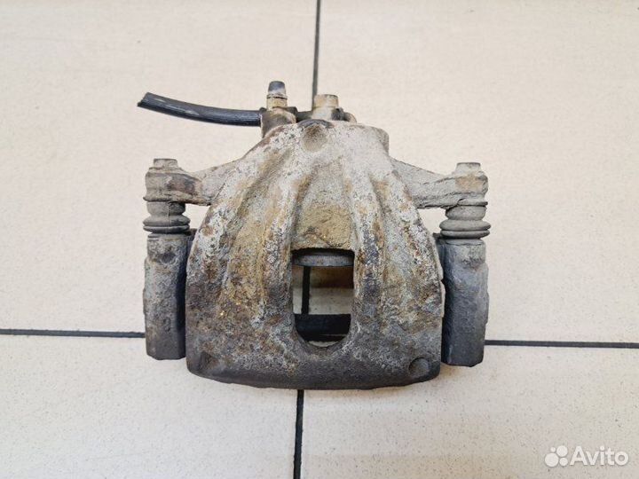 Суппорт передний правый Toyota Avensis 2.0 1AZ-FSE