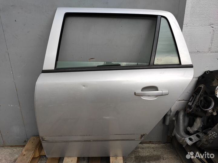 Дверь задняя левая на Opel Astra H Универсал Z157