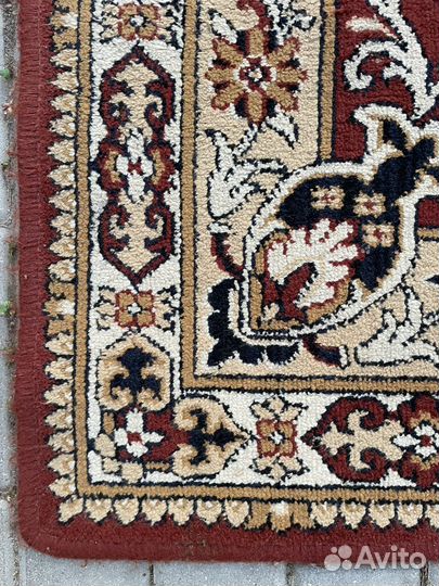 Коврик в бордовых тонах