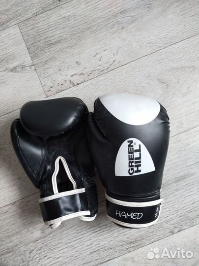 Боксерский мешок и перчатки