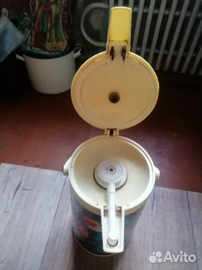 Термос 2,5 л с помпой