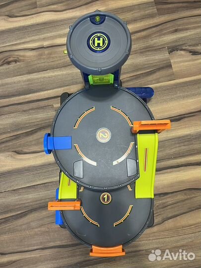 Большой гараж ELC (парковка)