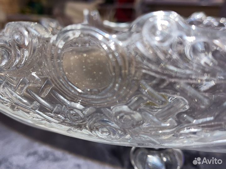 Ваза для фруктов на ножке