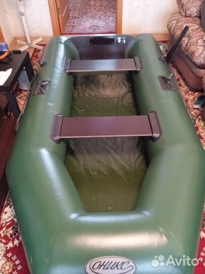 Лодка вместе с мотром