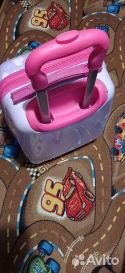 Детский чемодан на колесиках