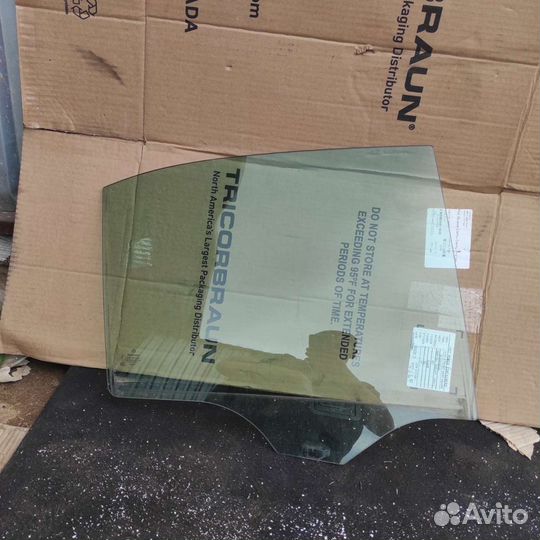 Mercedes W204 Стекло задней правой двери