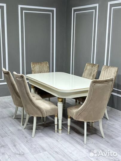 Стол и стулья в гостиную. В наличии