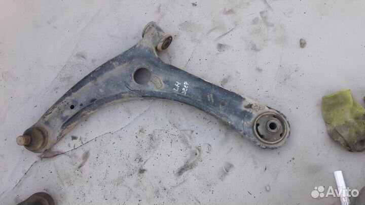 Jeep compass Передний нижний рычаг