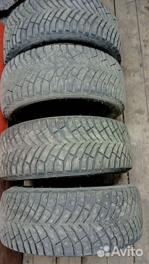 Michelin X-Ice North 4 225/50 R17 98T