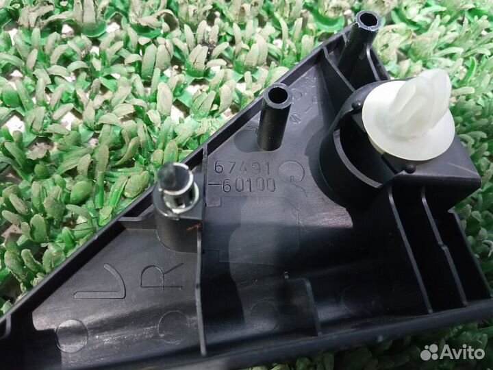 Уголок зеркала внутренний правый Lexus LX570