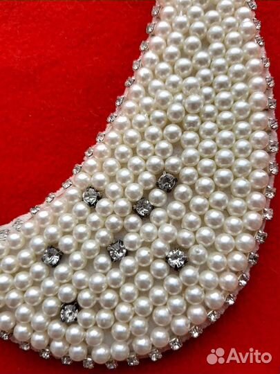 Нарядный воротник из страз и бисера