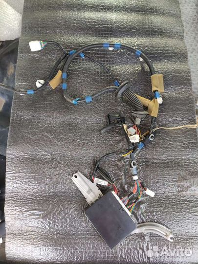 Блок комфорта передней правой двери Lexus LS