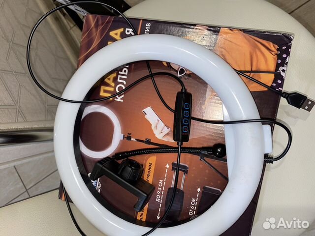 Продам новую кольцевую лампу и штатив более 2 м