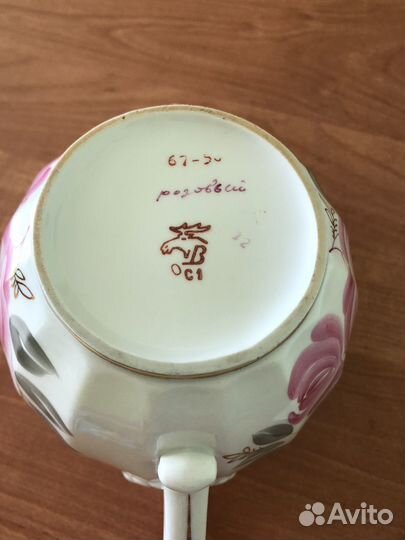 Вазы, сахарницы, солонка, чайники