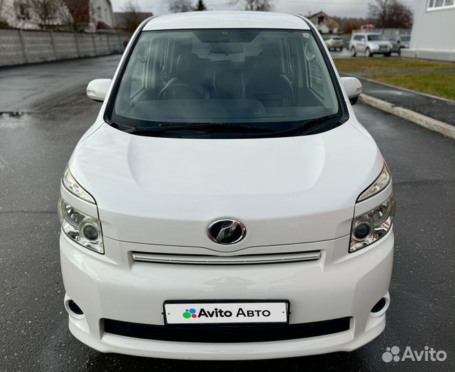 Toyota Voxy 2.0 CVT, 2010, 174 595 км