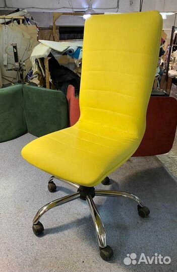 Офисное кресло