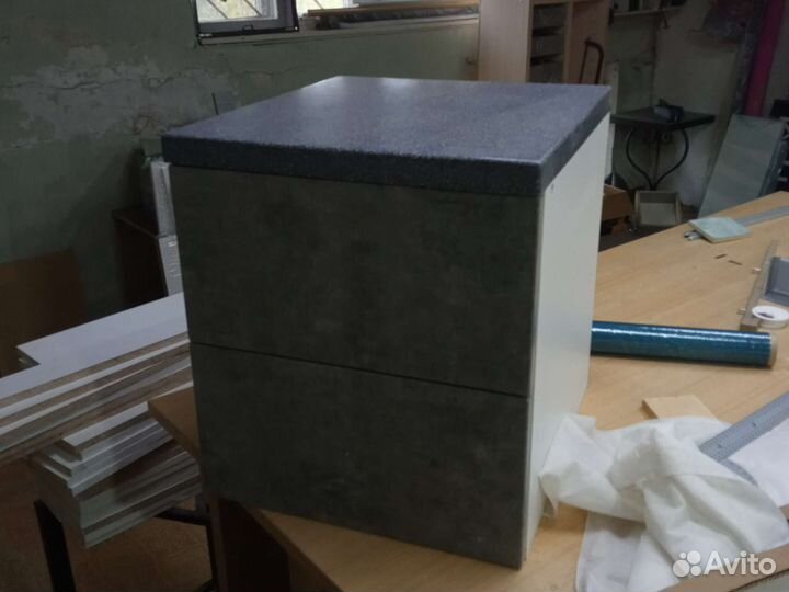 Ящик со столешницей из камня