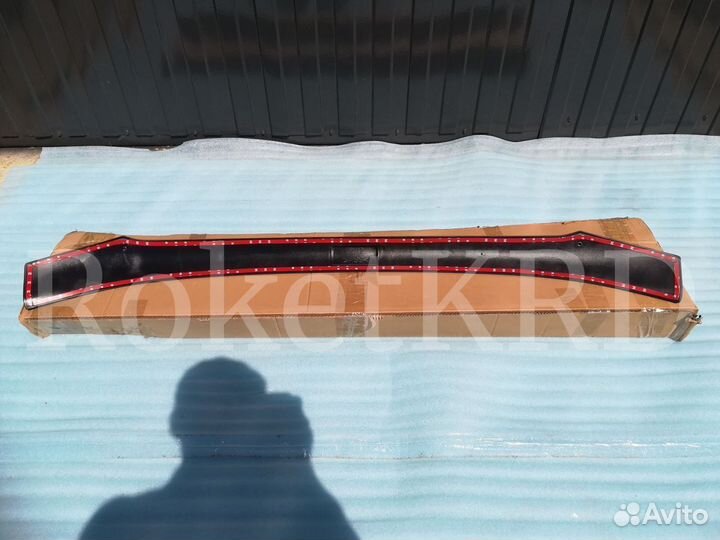 Спойлер под стекло Lexus Lx 570 2008 - 15 год