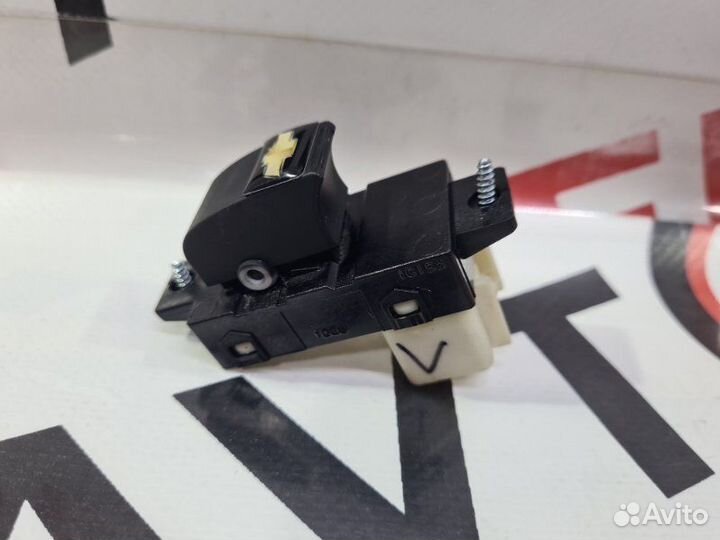 Кнопка стеклоподъемника Chevrolet Captiva C100 LE5