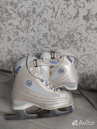 Коньки фигурные Dagmar и CCM