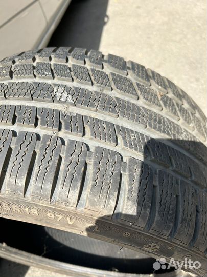 Kumho I'Zen KW27 245/40 R18 и 265/35 R18