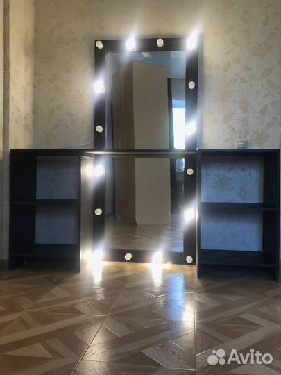 Зеркало гримерное с тумбами