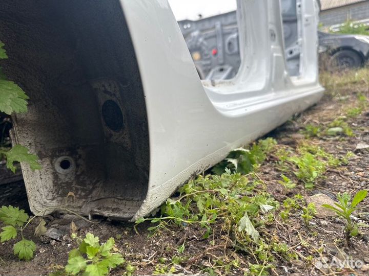 Боковая часть кузова со стойками правая Kia Rio 3