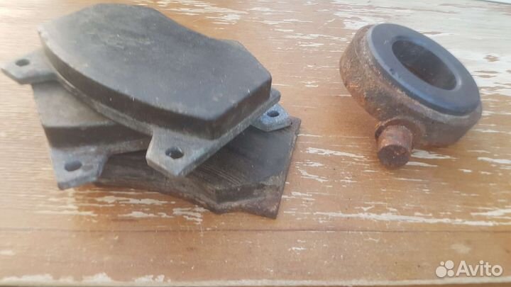 Передние тормозные колодки