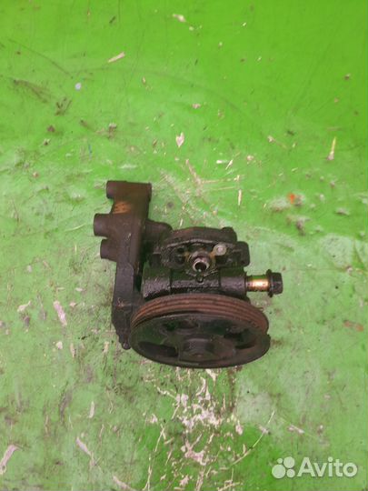 Насос гура Mazda Familia 2000 года